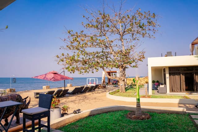 Lakefront Beach Villas